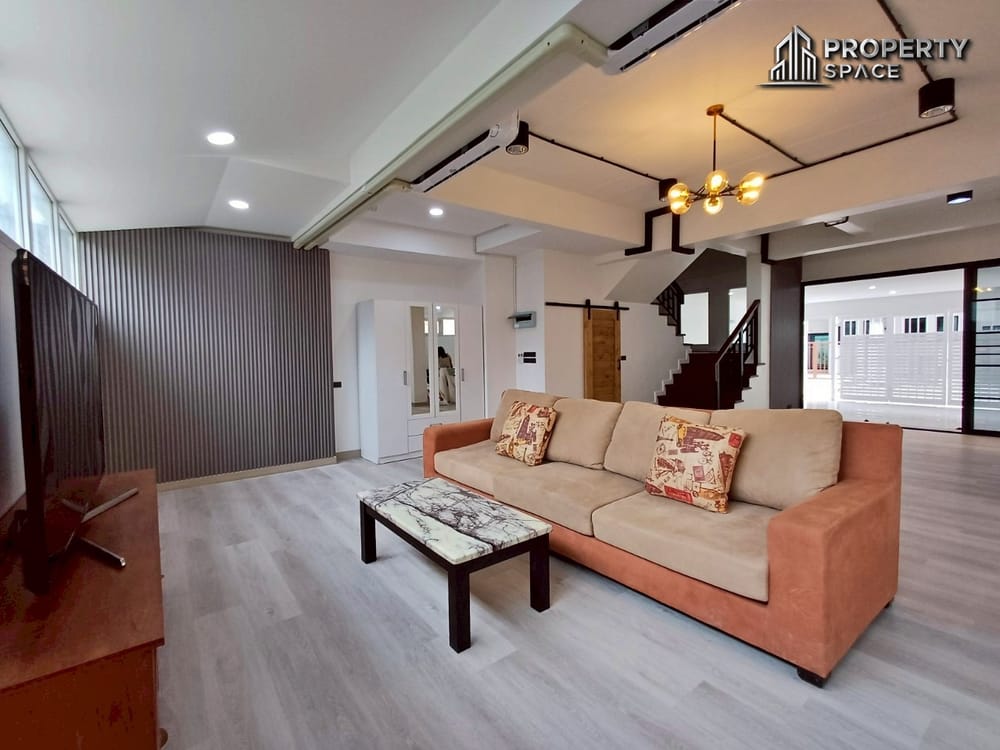 Newly Renovated 3 story Townhome 4-Bedroom Prime Location in Central Pattaya for Sale/Rent Image 10