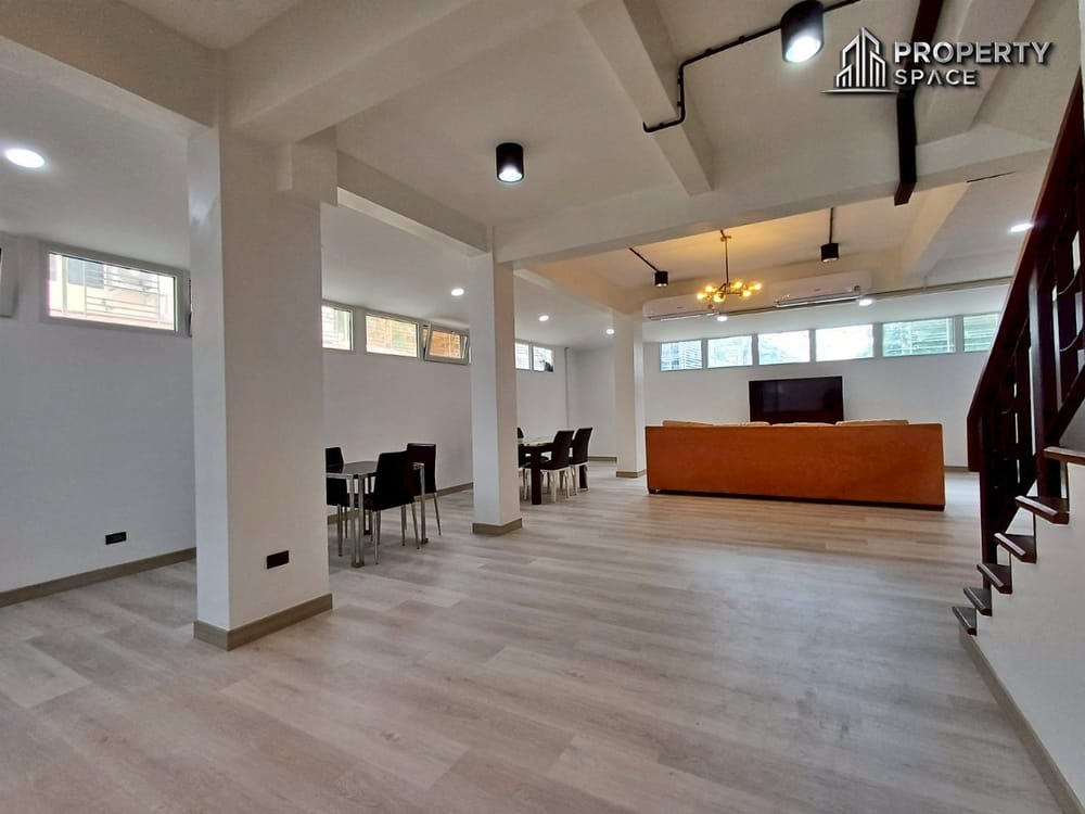 Newly Renovated 3 story Townhome 4-Bedroom Prime Location in Central Pattaya for Sale/Rent Image 12