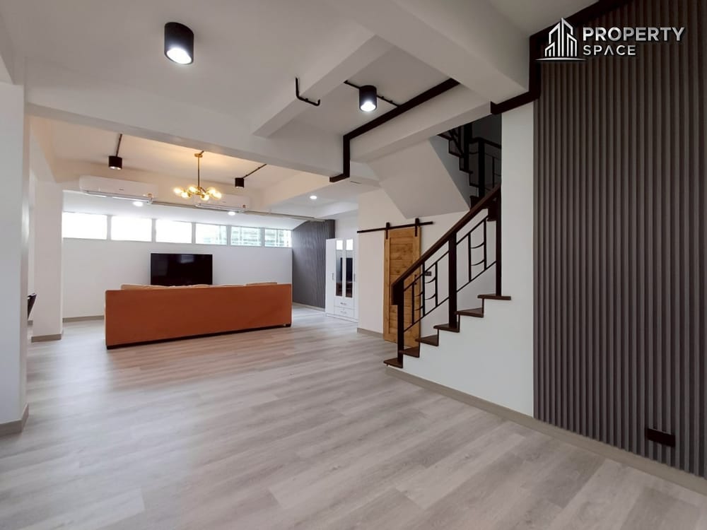 Newly Renovated 3 story Townhome 4-Bedroom Prime Location in Central Pattaya for Sale/Rent Image 11
