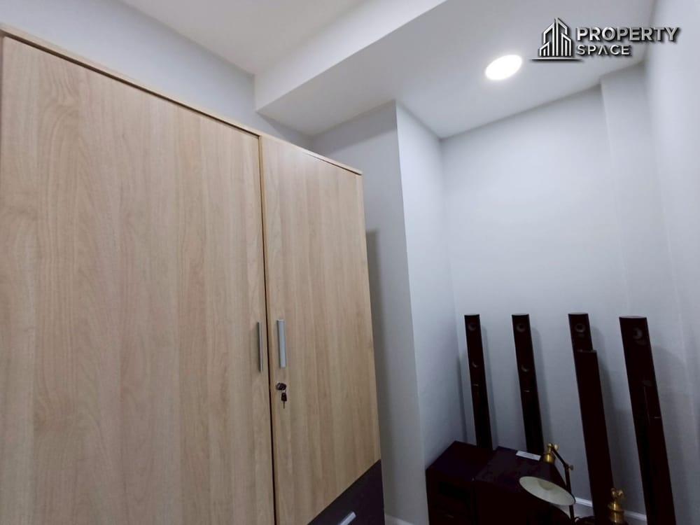 Newly Renovated 3 story Townhome 4-Bedroom Prime Location in Central Pattaya for Sale/Rent Image 23