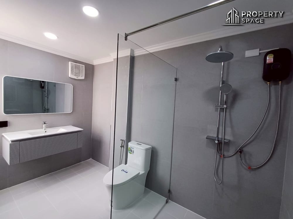 Newly Renovated 3 story Townhome 4-Bedroom Prime Location in Central Pattaya for Sale/Rent Image 24