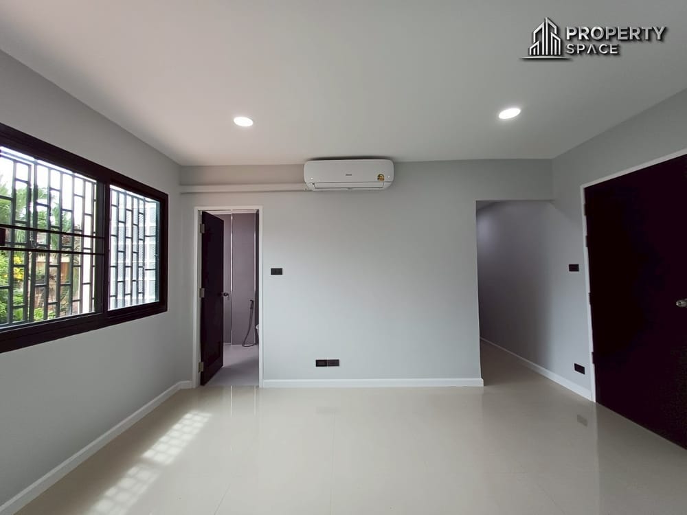 Newly Renovated 3 story Townhome 4-Bedroom Prime Location in Central Pattaya for Sale/Rent Image 20