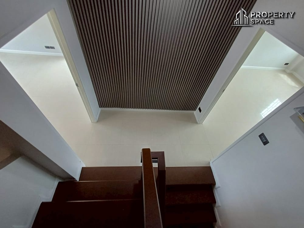 Newly Renovated 3 story Townhome 4-Bedroom Prime Location in Central Pattaya for Sale/Rent Image 19