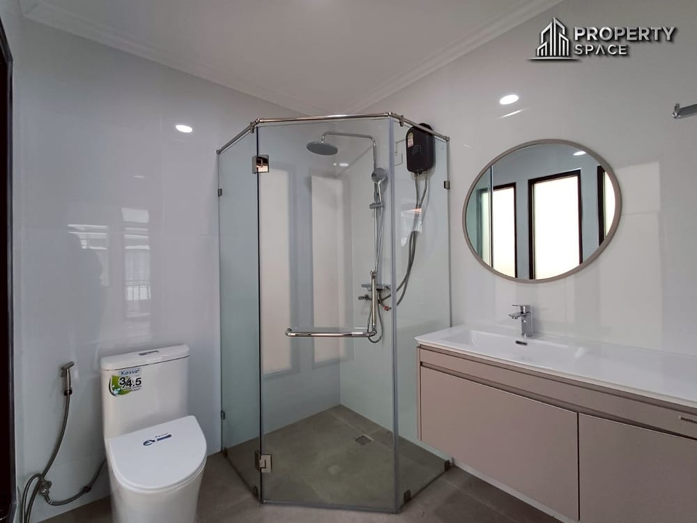 Newly Renovated 3 story Townhome 4-Bedroom Prime Location in Central Pattaya for Sale/Rent Image 31
