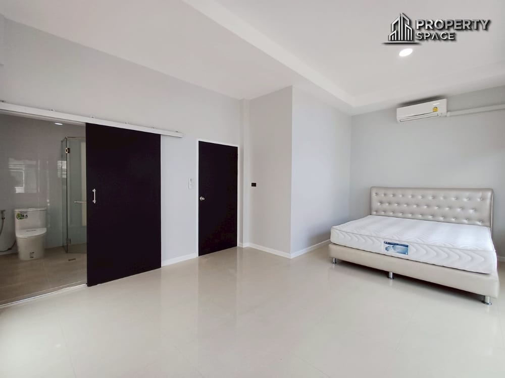 Newly Renovated 3 story Townhome 4-Bedroom Prime Location in Central Pattaya for Sale/Rent Image 30