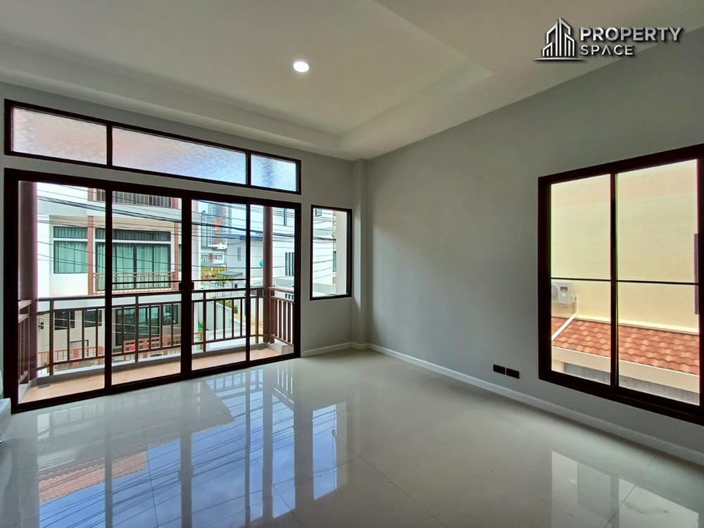 Newly Renovated 3 story Townhome 4-Bedroom Prime Location in Central Pattaya for Sale/Rent Image 27
