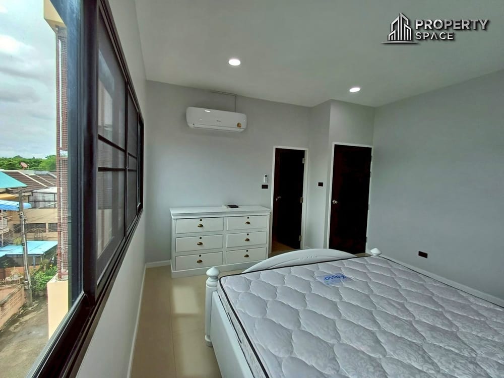 Newly Renovated 3 story Townhome 4-Bedroom Prime Location in Central Pattaya for Sale/Rent Image 34