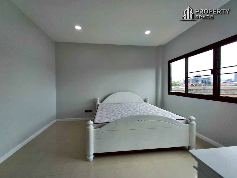 Newly Renovated 3 story Townhome 4-Bedroom Prime Location in Central Pattaya for Sale/Rent Image 35
