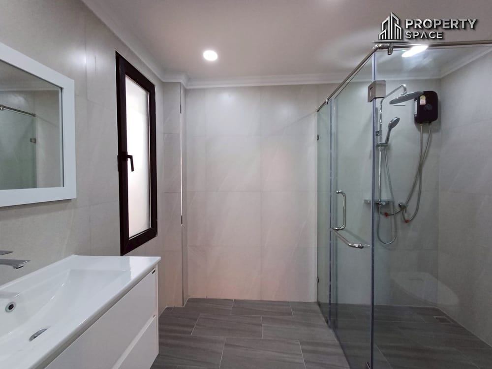 Newly Renovated 3 story Townhome 4-Bedroom Prime Location in Central Pattaya for Sale/Rent Image 40