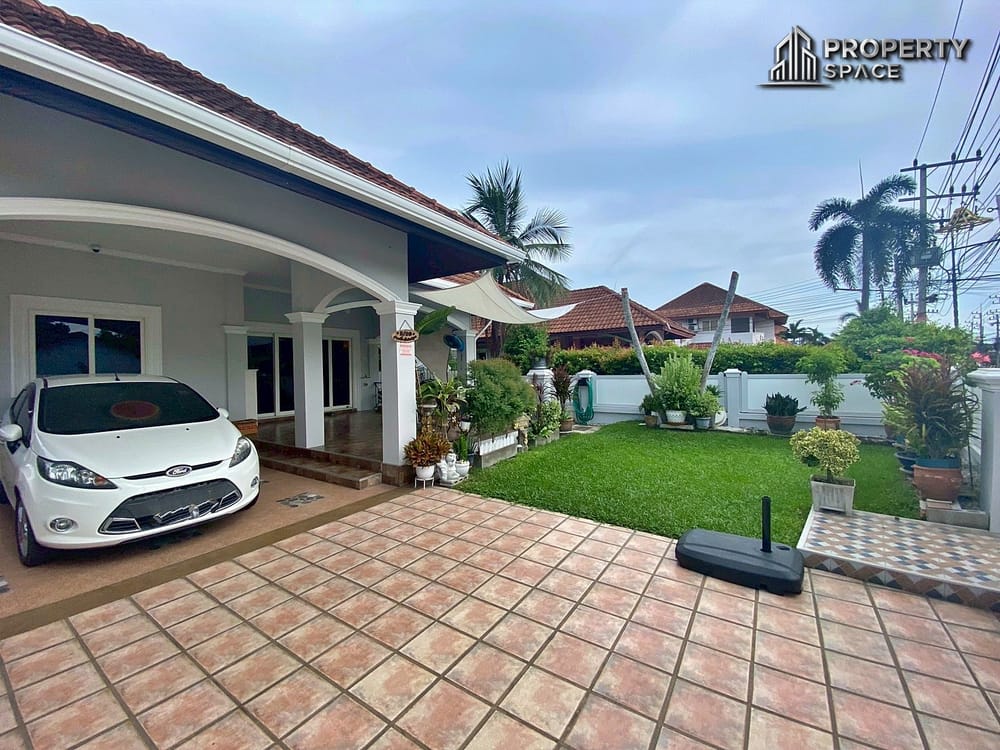 Charming Thai Style 3 Bedroom Pool Villa in East Pattaya for Sale Image 1