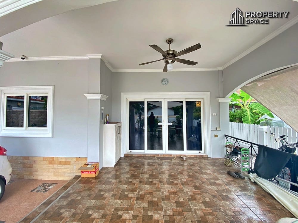 Charming Thai Style 3 Bedroom Pool Villa in East Pattaya for Sale Image 5