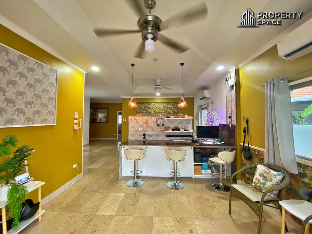 Charming Thai Style 3 Bedroom Pool Villa in East Pattaya for Sale Image 6