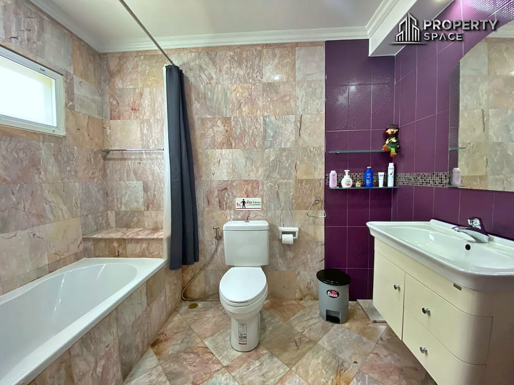 Charming Thai Style 3 Bedroom Pool Villa in East Pattaya for Sale Image 17