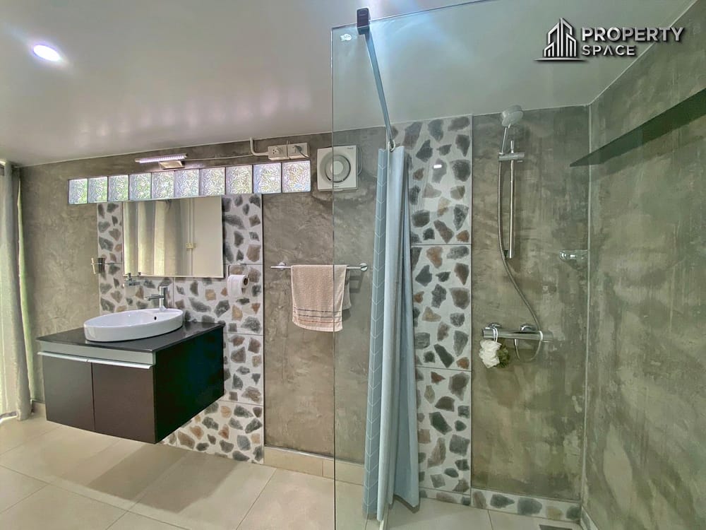 Charming Thai Style 3 Bedroom Pool Villa in East Pattaya for Sale Image 22