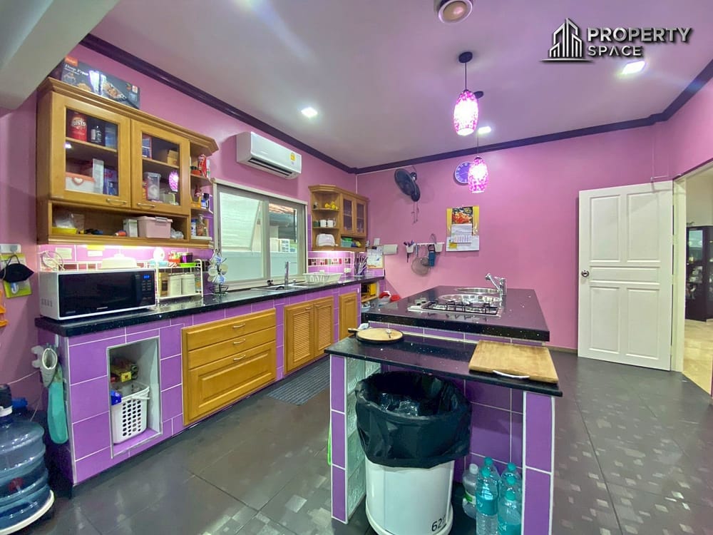 Charming Thai Style 3 Bedroom Pool Villa in East Pattaya for Sale Image 11