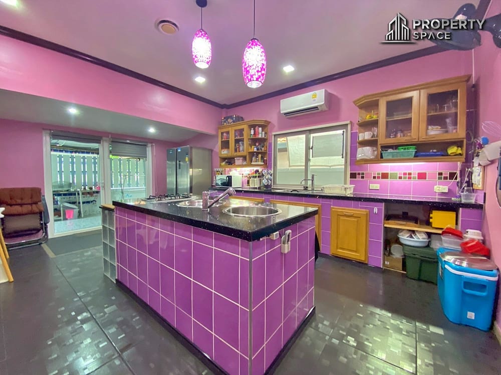 Charming Thai Style 3 Bedroom Pool Villa in East Pattaya for Sale Image 12