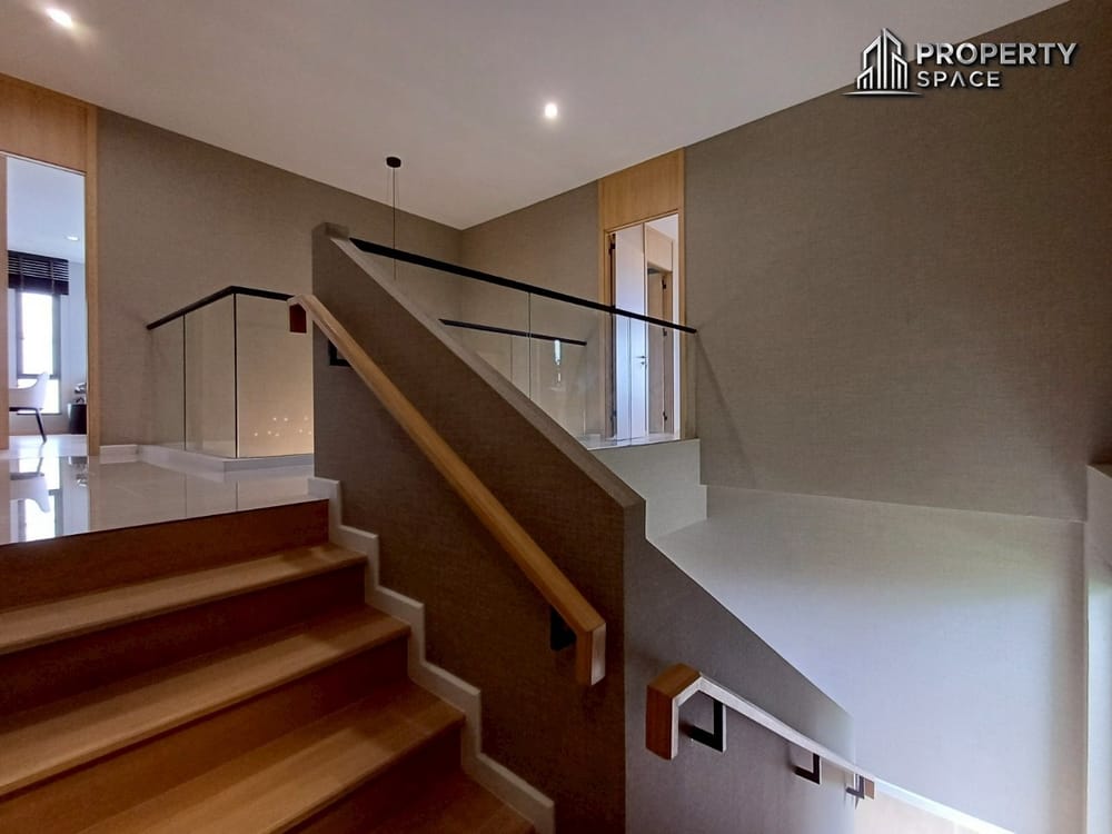 Luxurious Modern Pool Villa 4-Bedroom in South Pattaya Prime Location For Sale Image 16