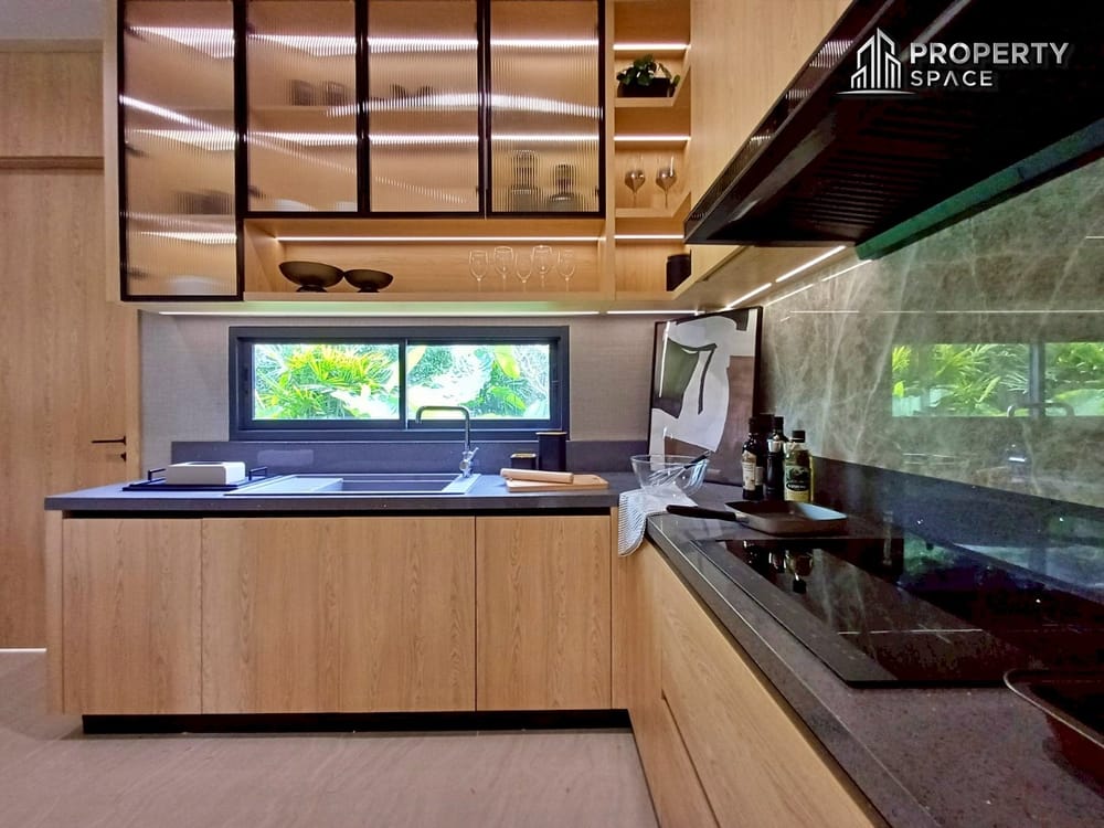 Luxurious Modern Pool Villa 4-Bedroom in South Pattaya Prime Location For Sale Image 14