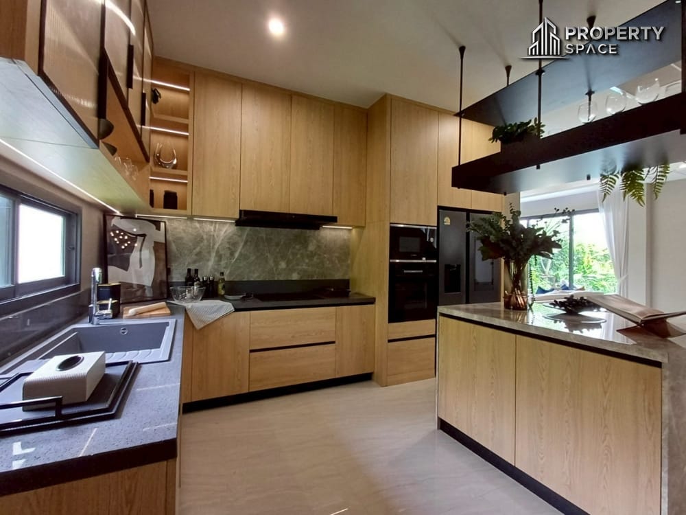 Luxurious Modern Pool Villa 4-Bedroom in South Pattaya Prime Location For Sale Image 13