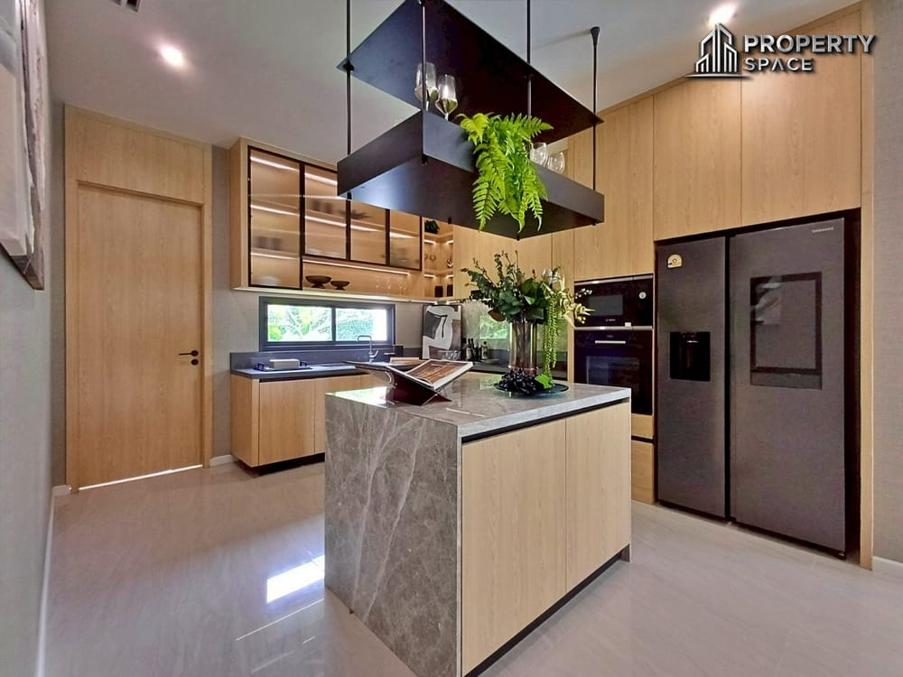 Luxurious Modern Pool Villa 4-Bedroom in South Pattaya Prime Location For Sale Image 12