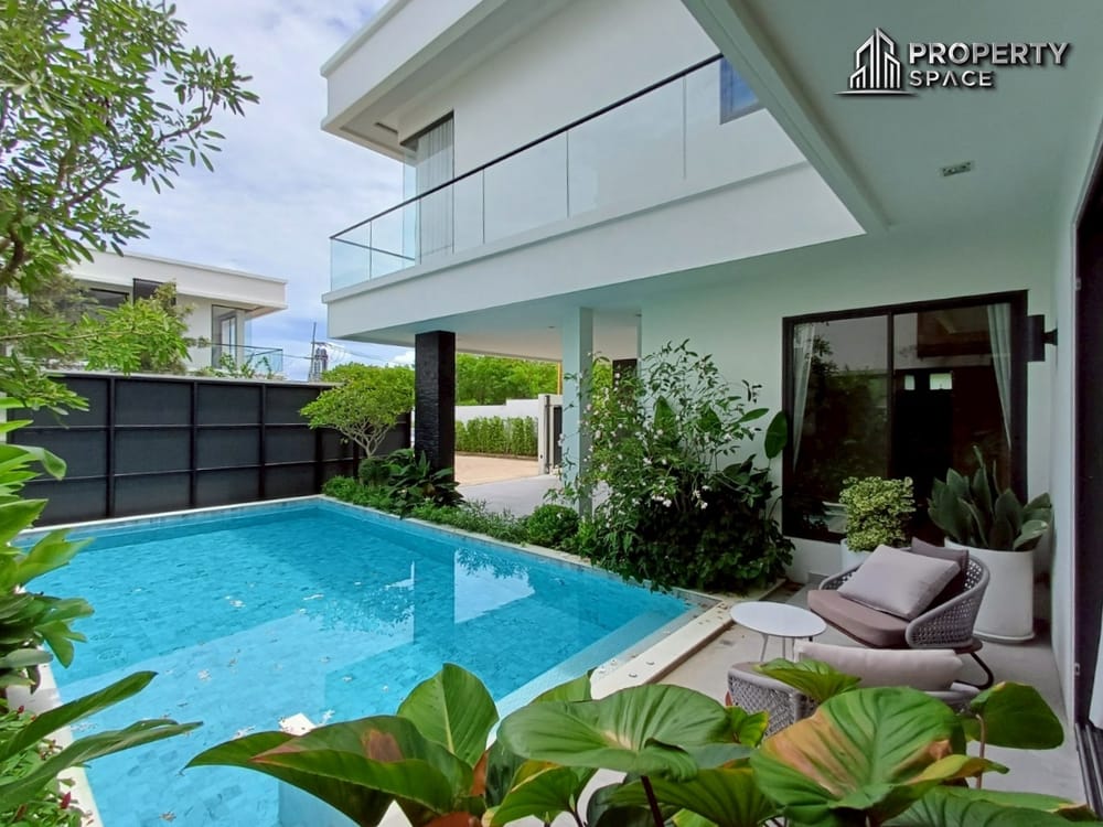 Luxurious Modern Pool Villa 4-Bedroom in South Pattaya Prime Location For Sale Image 4