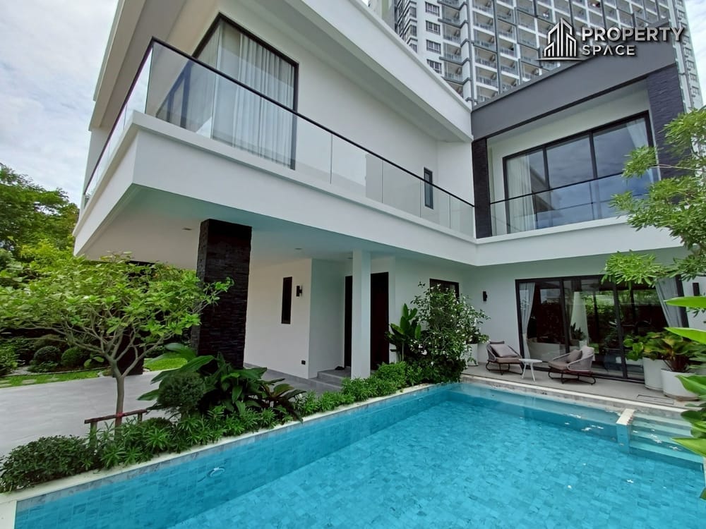 Luxurious Modern Pool Villa 4-Bedroom in South Pattaya Prime Location For Sale Image 1