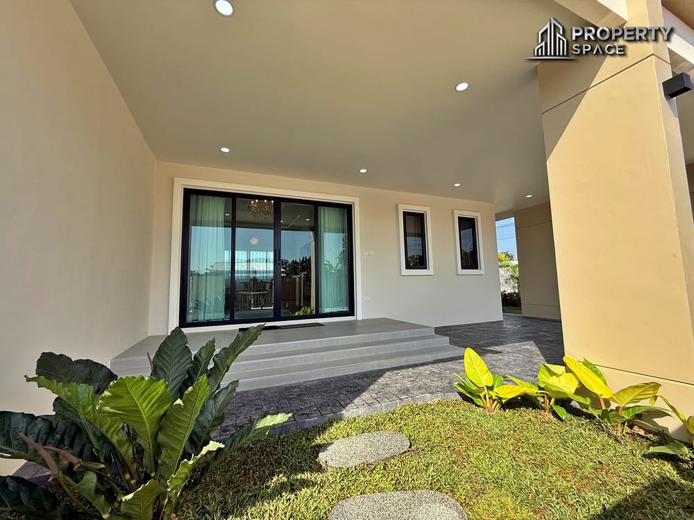 Modern 3 Bedroom Single Storey House in East Pattaya For Sale Image 3