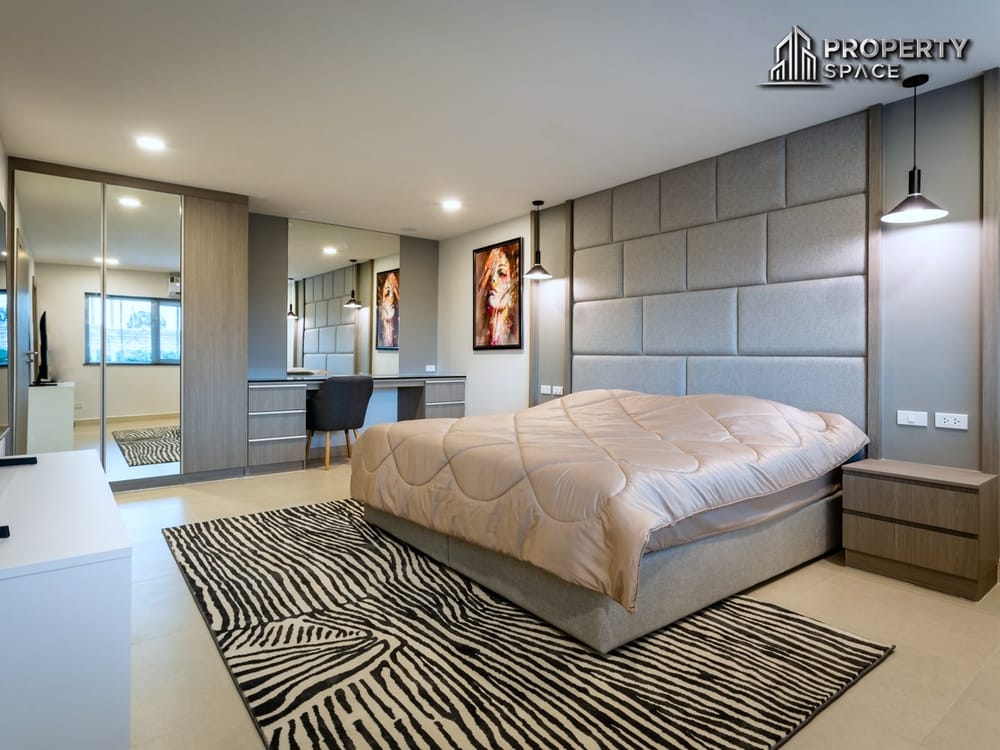 Stunning Newly Renovated Pool Villa 4-Bedroom near International School in Mabprachan For Sale Image 18