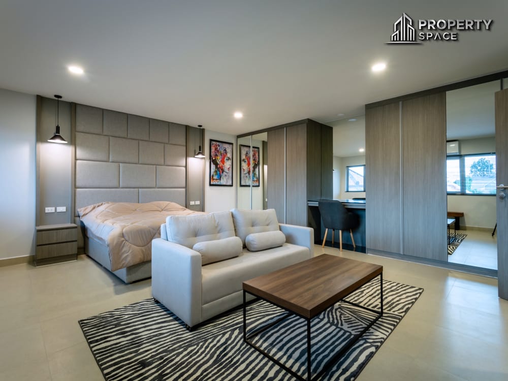Stunning Newly Renovated Pool Villa 4-Bedroom near International School in Mabprachan For Sale Image 14