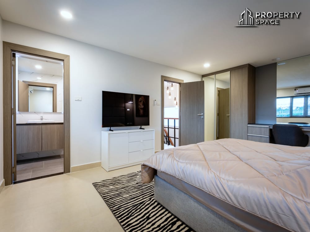 Stunning Newly Renovated Pool Villa 4-Bedroom near International School in Mabprachan For Sale Image 21