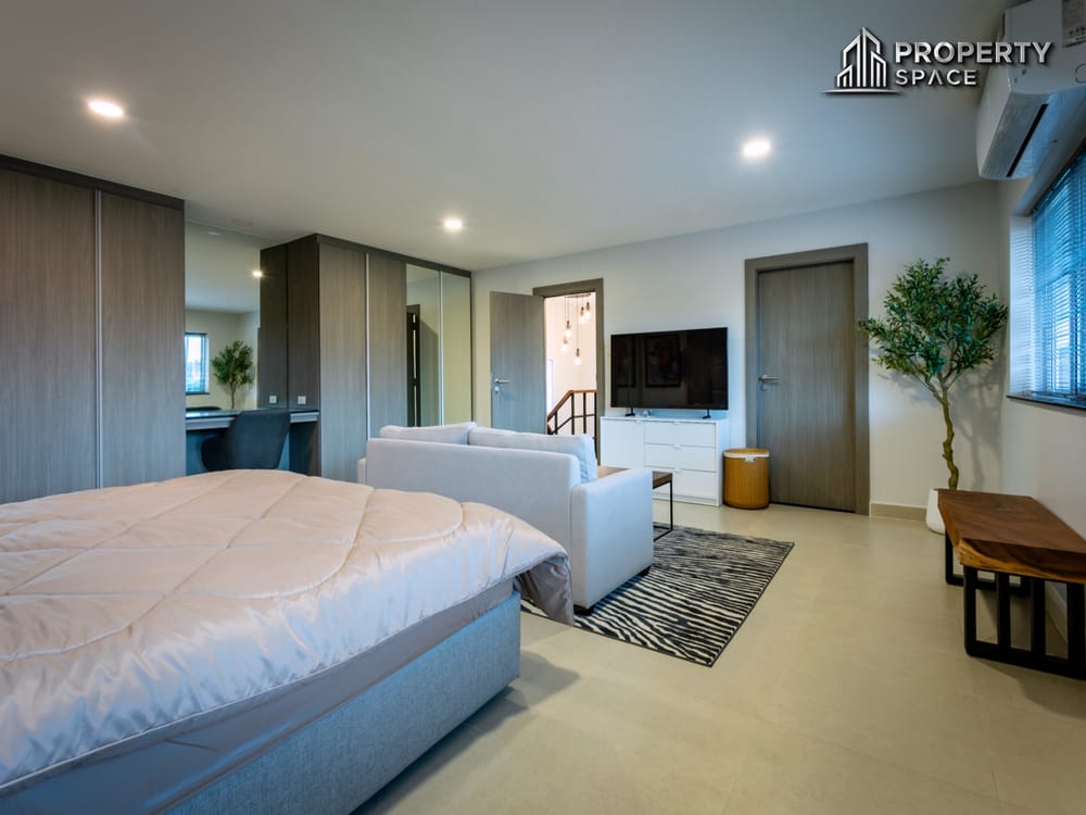 Stunning Newly Renovated Pool Villa 4-Bedroom near International School in Mabprachan For Sale Image 16