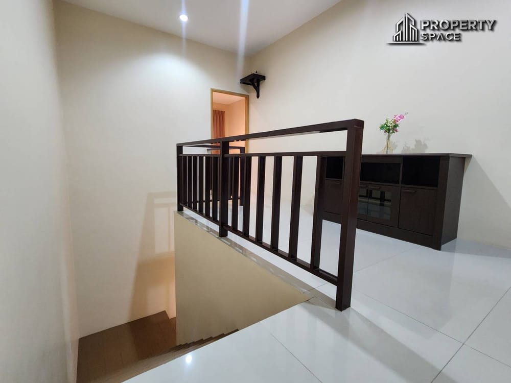 3 Bedroom Two-Storey Thai Style Pool Villa in East Pattaya For Rent Image 17