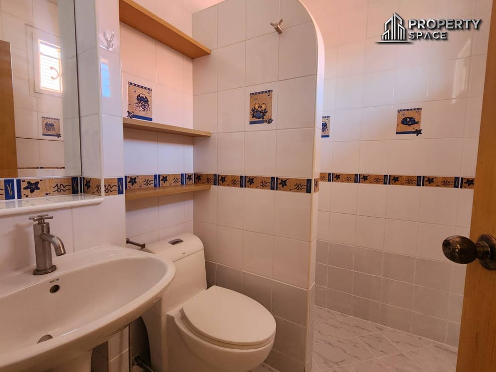 3 Bedroom Two-Storey Thai Style Pool Villa in East Pattaya For Rent Image 26