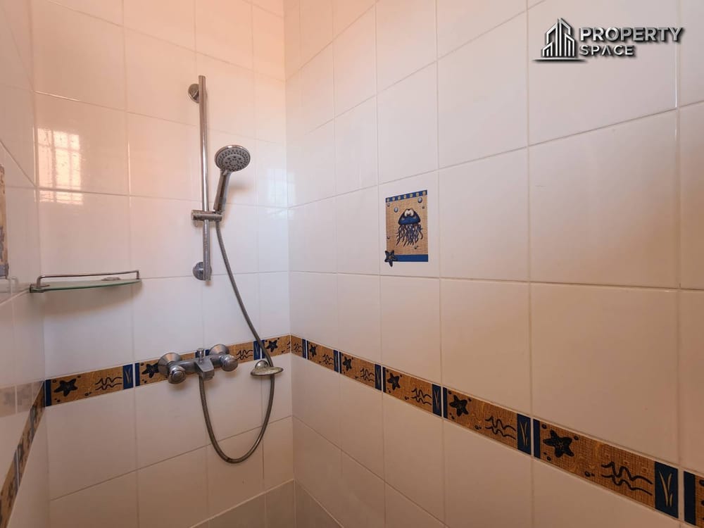 3 Bedroom Two-Storey Thai Style Pool Villa in East Pattaya For Rent Image 27