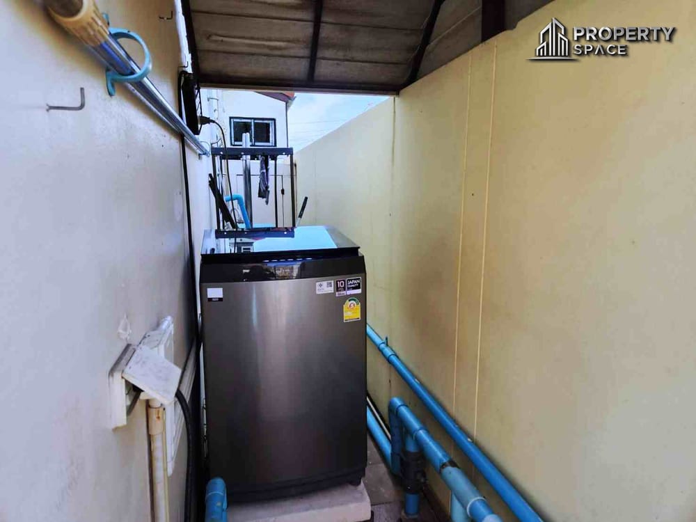 3 Bedroom Two-Storey Thai Style Pool Villa in East Pattaya For Rent Image 32