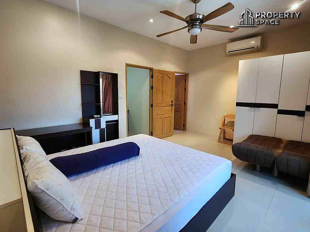 3 Bedroom Two-Storey Thai Style Pool Villa in East Pattaya For Rent Image 20