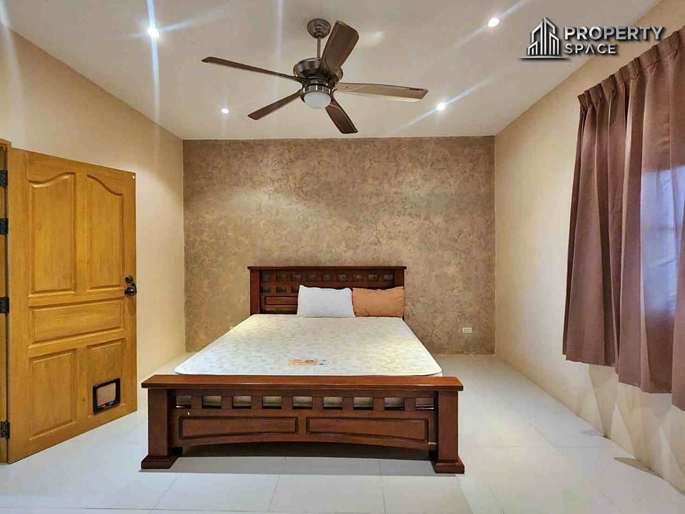3 Bedroom Two-Storey Thai Style Pool Villa in East Pattaya For Rent Image 22