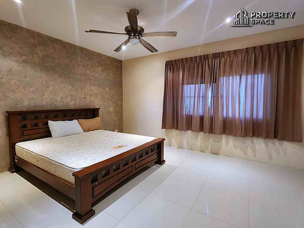 3 Bedroom Two-Storey Thai Style Pool Villa in East Pattaya For Rent Image 23
