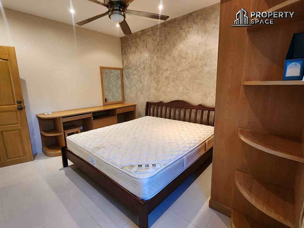 3 Bedroom Two-Storey Thai Style Pool Villa in East Pattaya For Rent Image 14