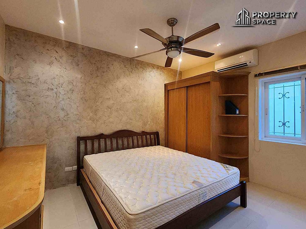 3 Bedroom Two-Storey Thai Style Pool Villa in East Pattaya For Rent Image 13