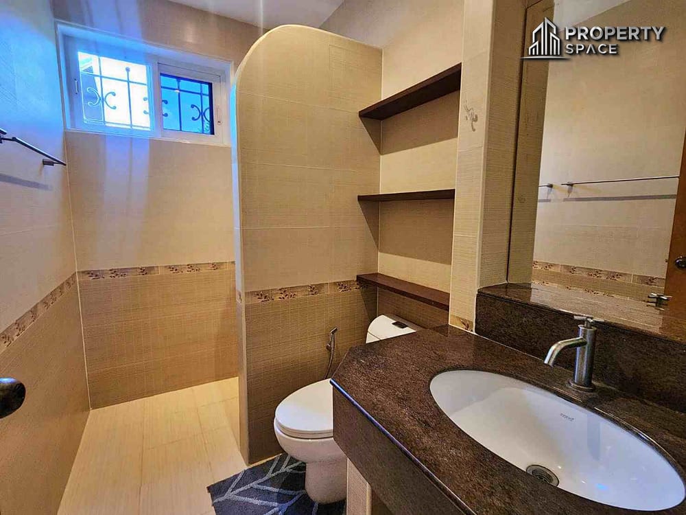 3 Bedroom Two-Storey Thai Style Pool Villa in East Pattaya For Rent Image 15