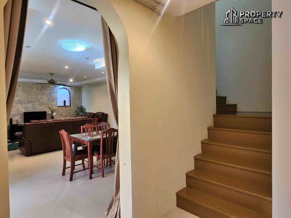 3 Bedroom Two-Storey Thai Style Pool Villa in East Pattaya For Rent Image 16