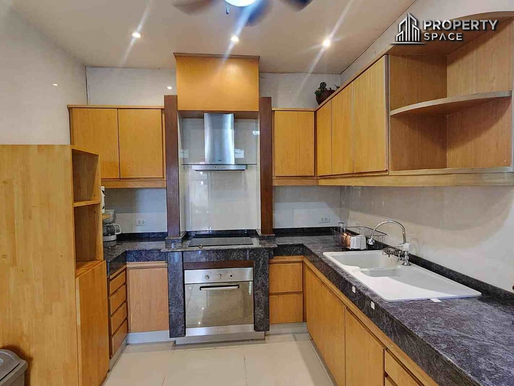 3 Bedroom Two-Storey Thai Style Pool Villa in East Pattaya For Rent Image 10