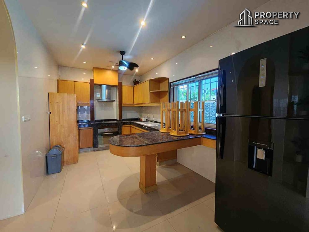 3 Bedroom Two-Storey Thai Style Pool Villa in East Pattaya For Rent Image 9