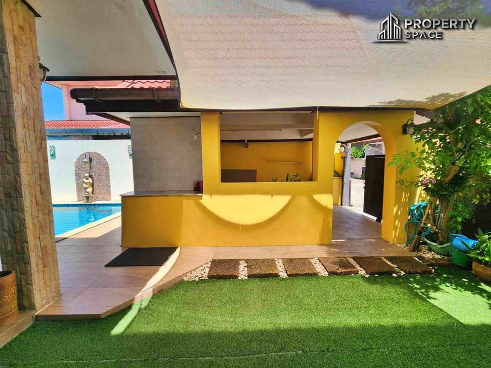 3 Bedroom Two-Storey Thai Style Pool Villa in East Pattaya For Rent Image 29