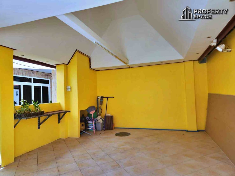 3 Bedroom Two-Storey Thai Style Pool Villa in East Pattaya For Rent Image 33