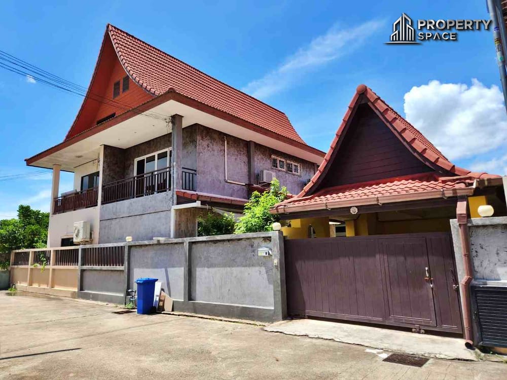 3 Bedroom Two-Storey Thai Style Pool Villa in East Pattaya For Rent Image 1