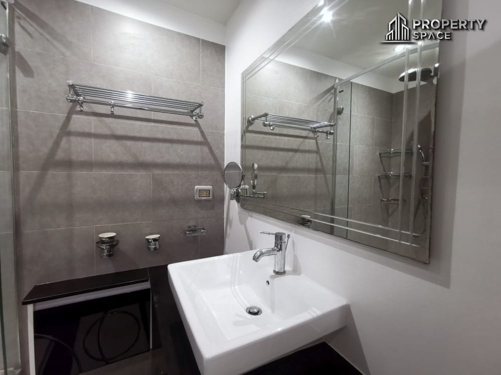 Modern 2-Bedroom Pool View  Condo In Tudor Court Pattaya For Sale Image 17