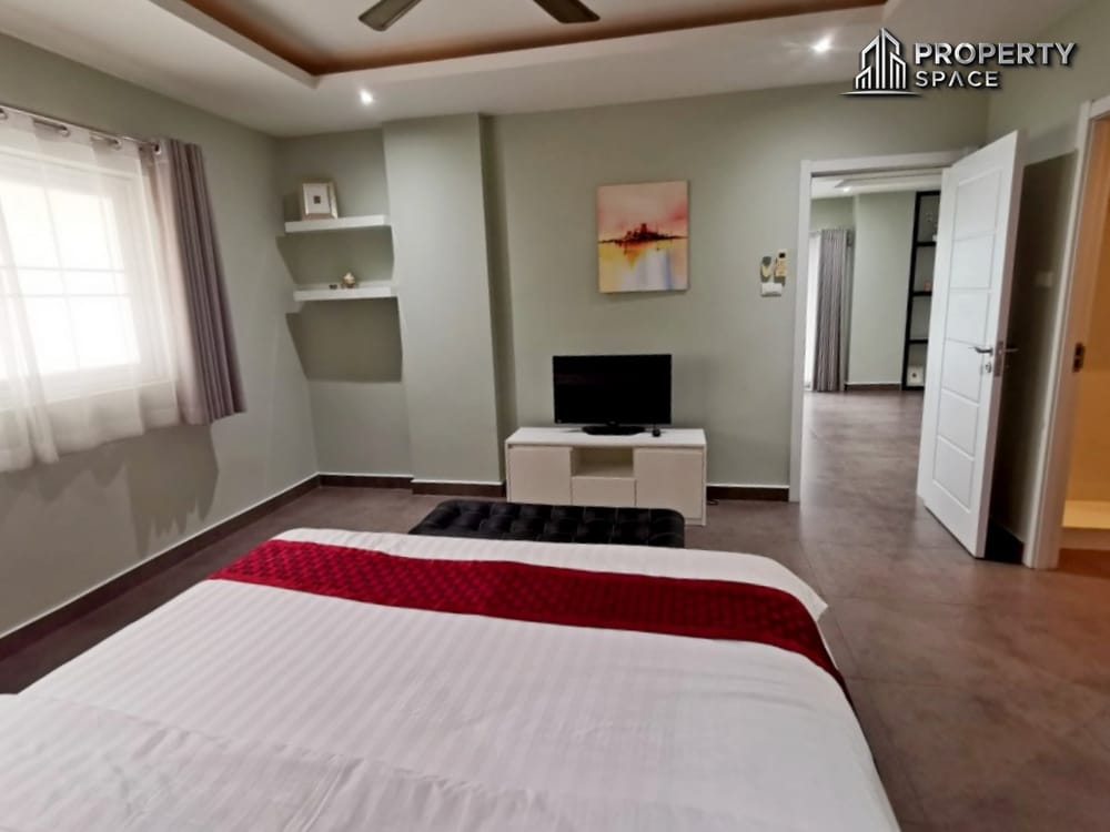 Modern 2-Bedroom Pool View  Condo In Tudor Court Pattaya For Sale Image 12
