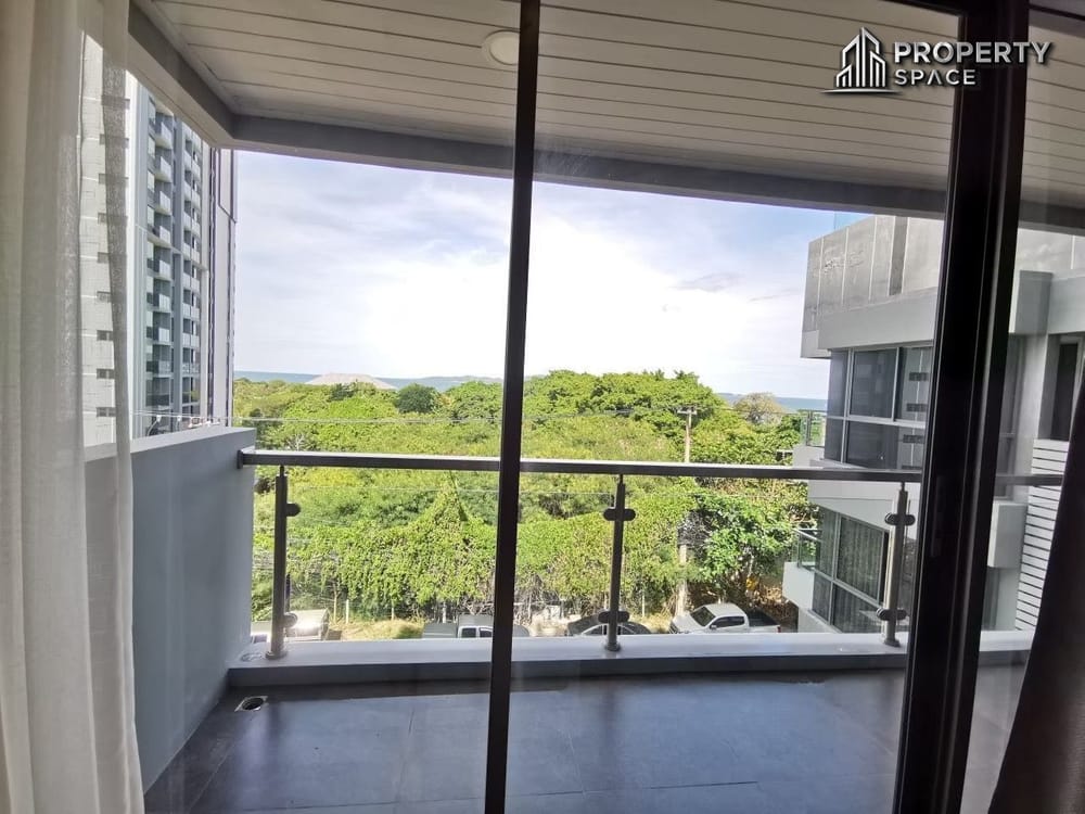 Modern Sea view 2-Bedroom Condo In The Senate Residence Pattaya For Sale or Rent Image 7